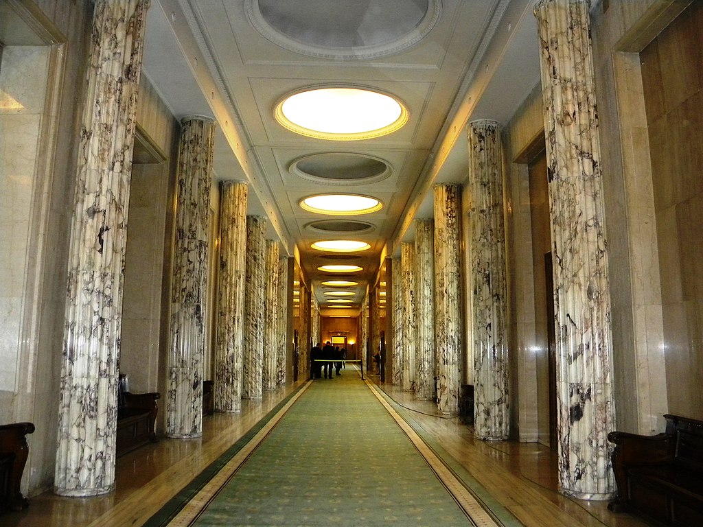 1940Bucuresti,_Romania._PALATUL_VICTORIA._.jpg