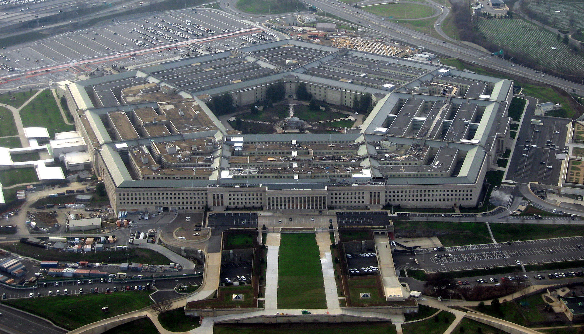 1941-43The_Pentagon_January_2008.jpg