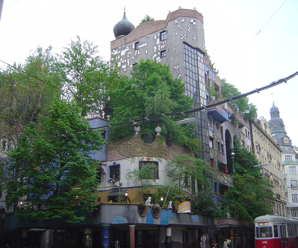 1985-Vienna_Hundertwasserhaus_DSC02708.JPG