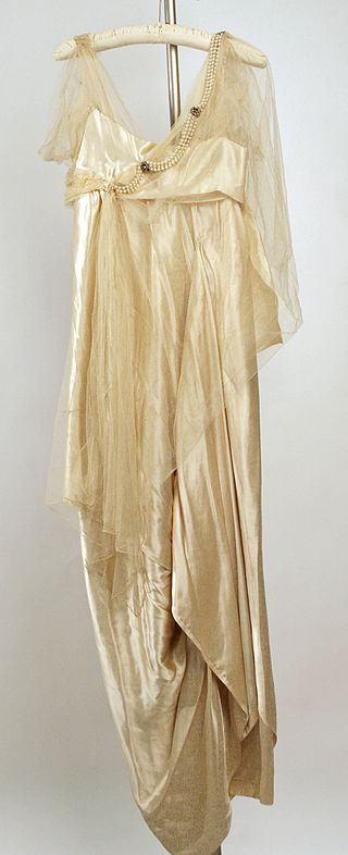 19Evening_dress_MET_CI51.97.1_F.jpg