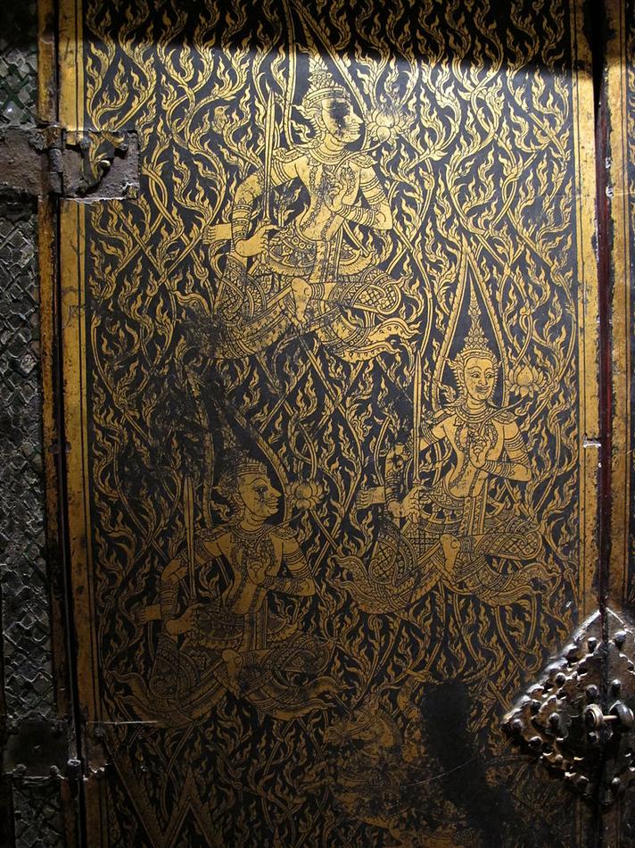 19Thailandia,_armadio_laccato_e_dorato,_arte_di_bangkok,_xix_sec_02.JPG