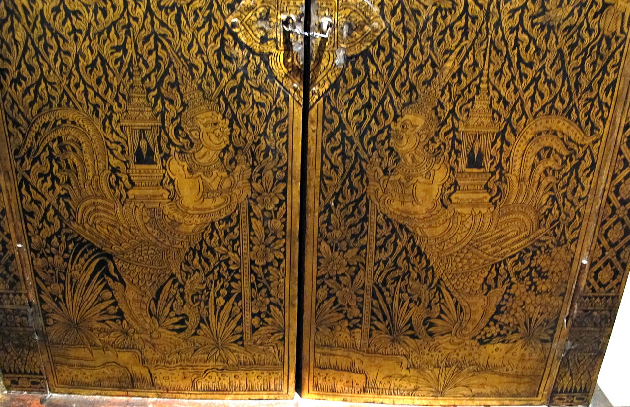 19Thailandia,_armadio_laccato_e_dorato,_arte_di_bangkok,_xix_sec_04.JPG