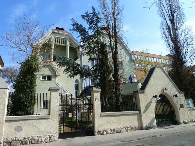 1_malonyai_villa.jpg