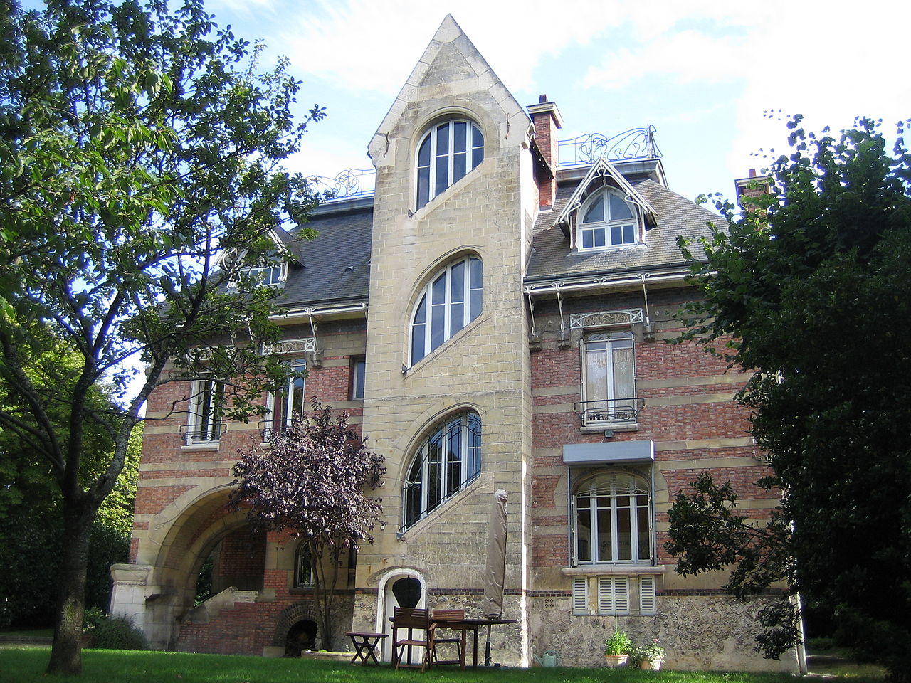 1e2df21a7a59b682aac1cafe8acbca11_1280px-Façade_arrière_villa_Berthe.jpg