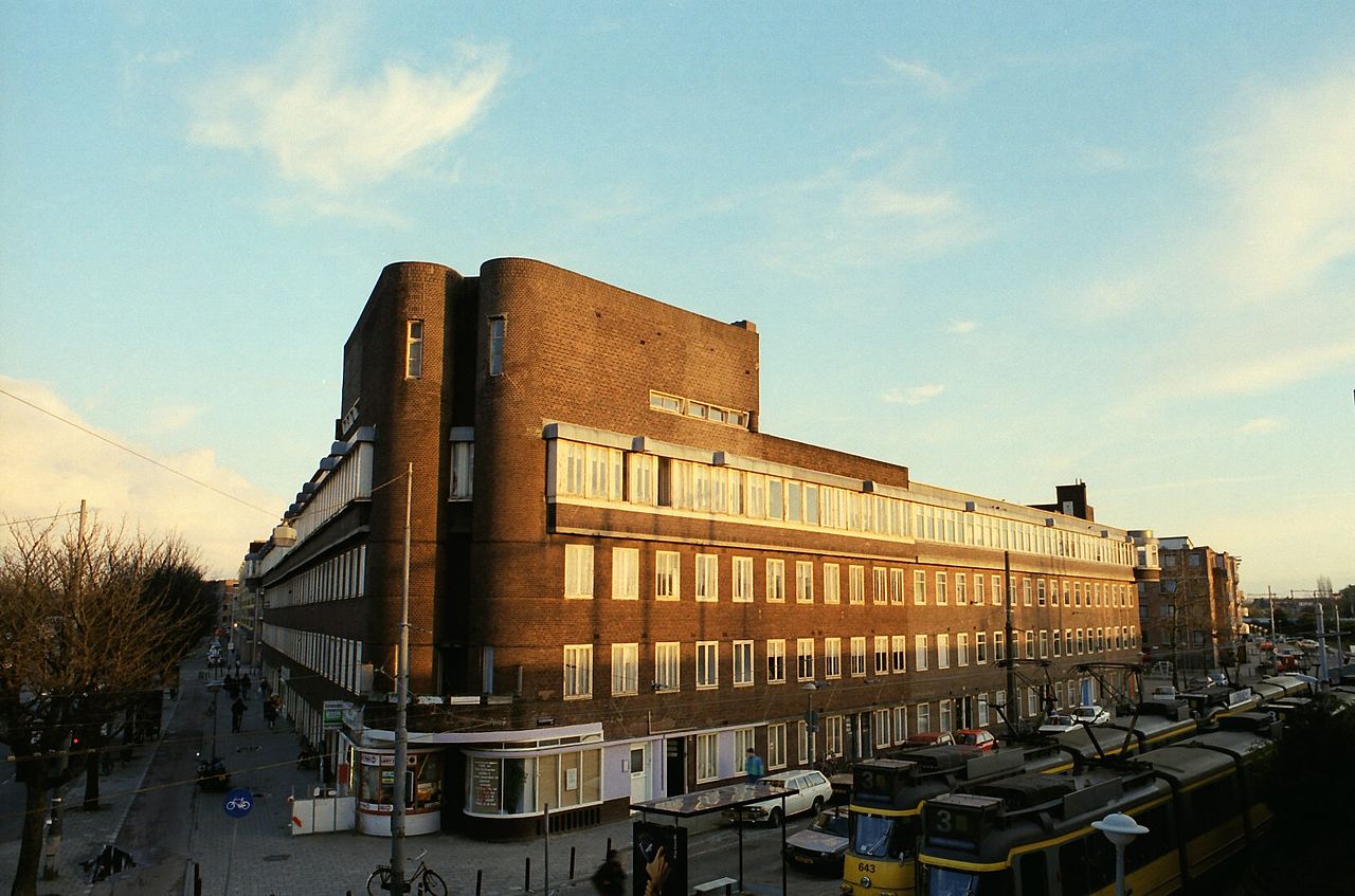 20 1280px-Amsterdam_De_billen_van_Wijdeveld_001.jpg