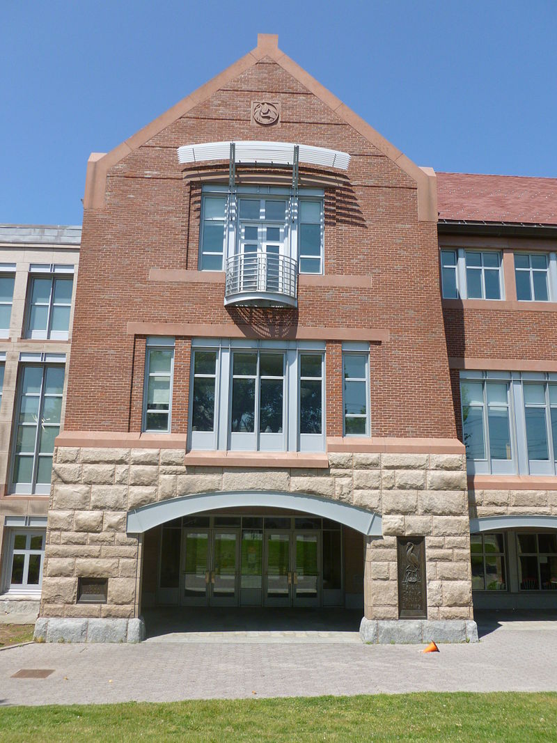 2001 библиотека крейна дополнение Thomas_Crane_Public_Library,_Washington_.JPG