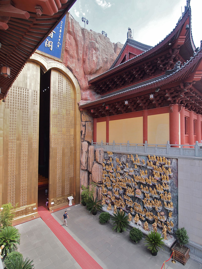 2004 Дунлинь шанхайDonglin_Temple_Shanghai_16.jpg