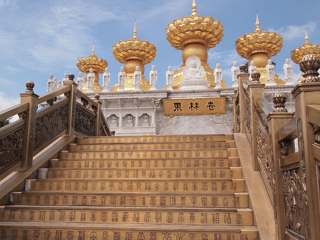 2004 Дунлинь шанхайDonglin_Temple_Shanghai_19.jpg