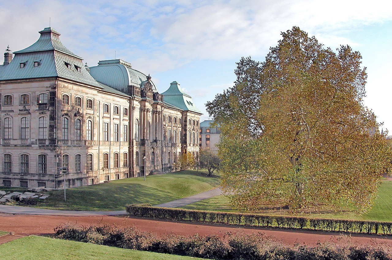 20061110050DR_Dresden-Neustadt_Japanisches_Palais.jpg