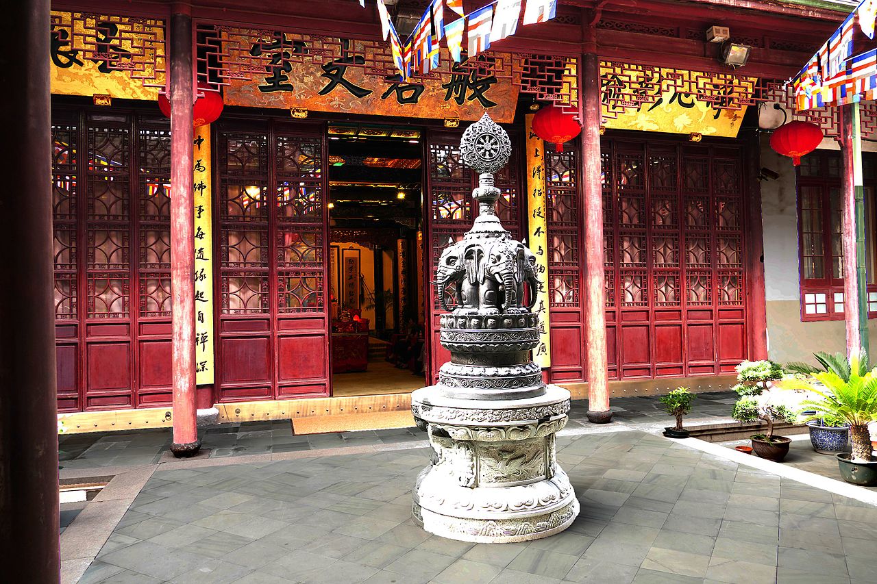 2015-09-26-112423_-_Shanghai,_Jade_Buddha_Tempel_Yufo_Si.jpg