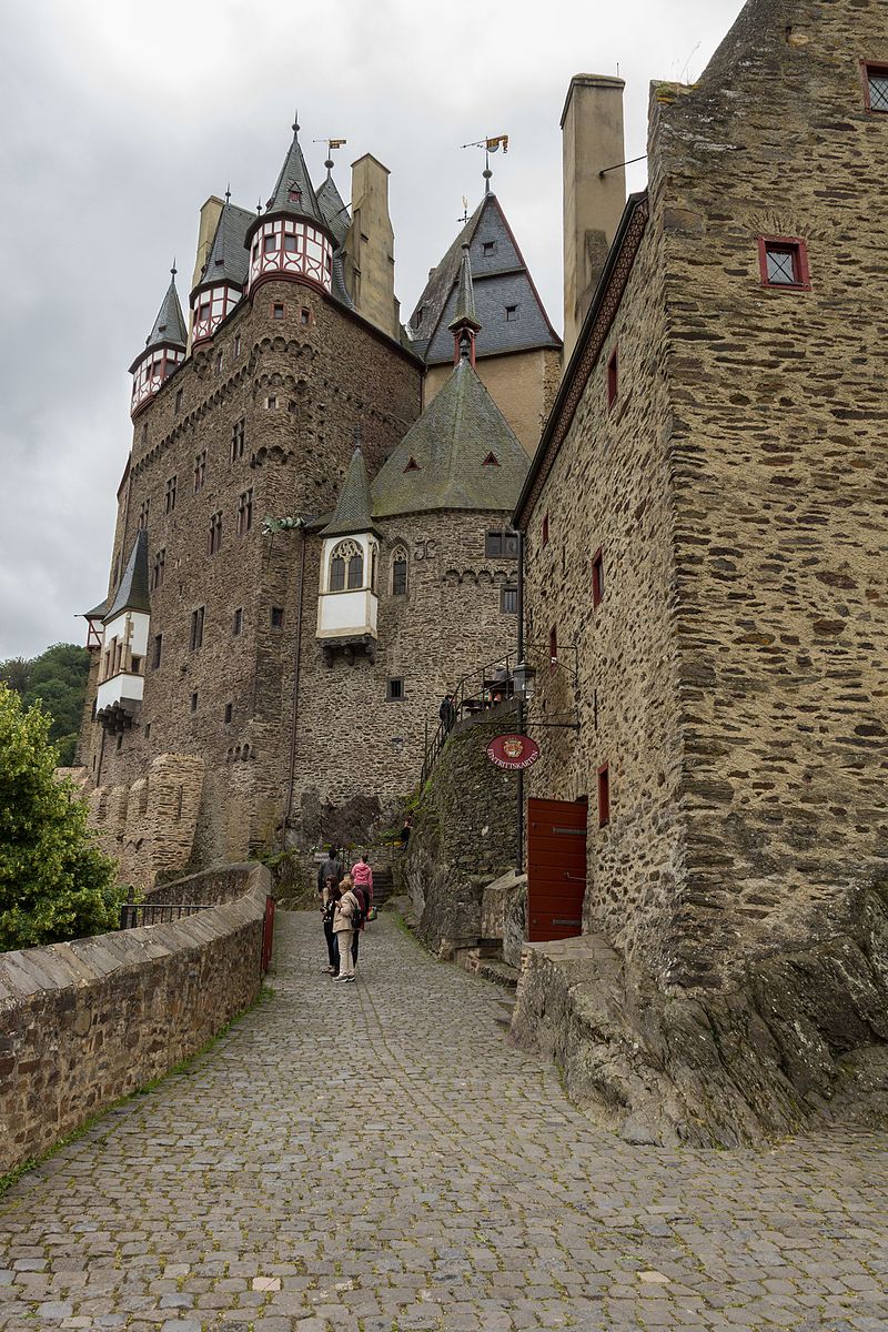 2016_Burg_Eltz_13.jpg