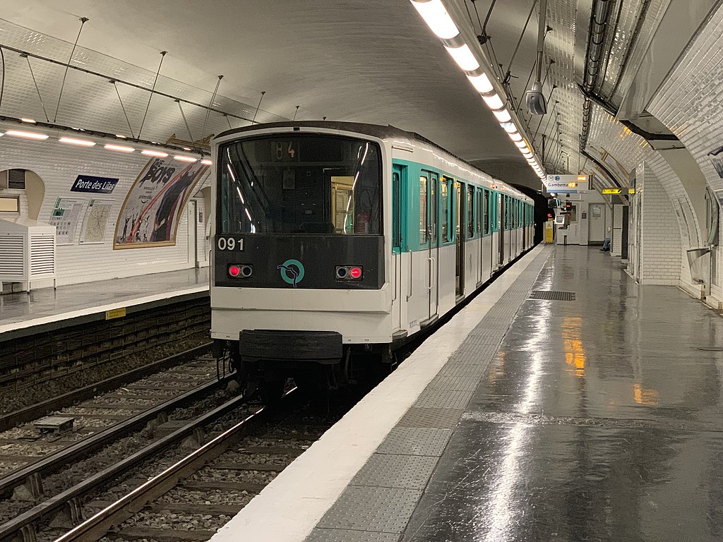 21 1024px-Station_Métro_Porte_Lilas_Ligne_3bis_Paris_2.jpg