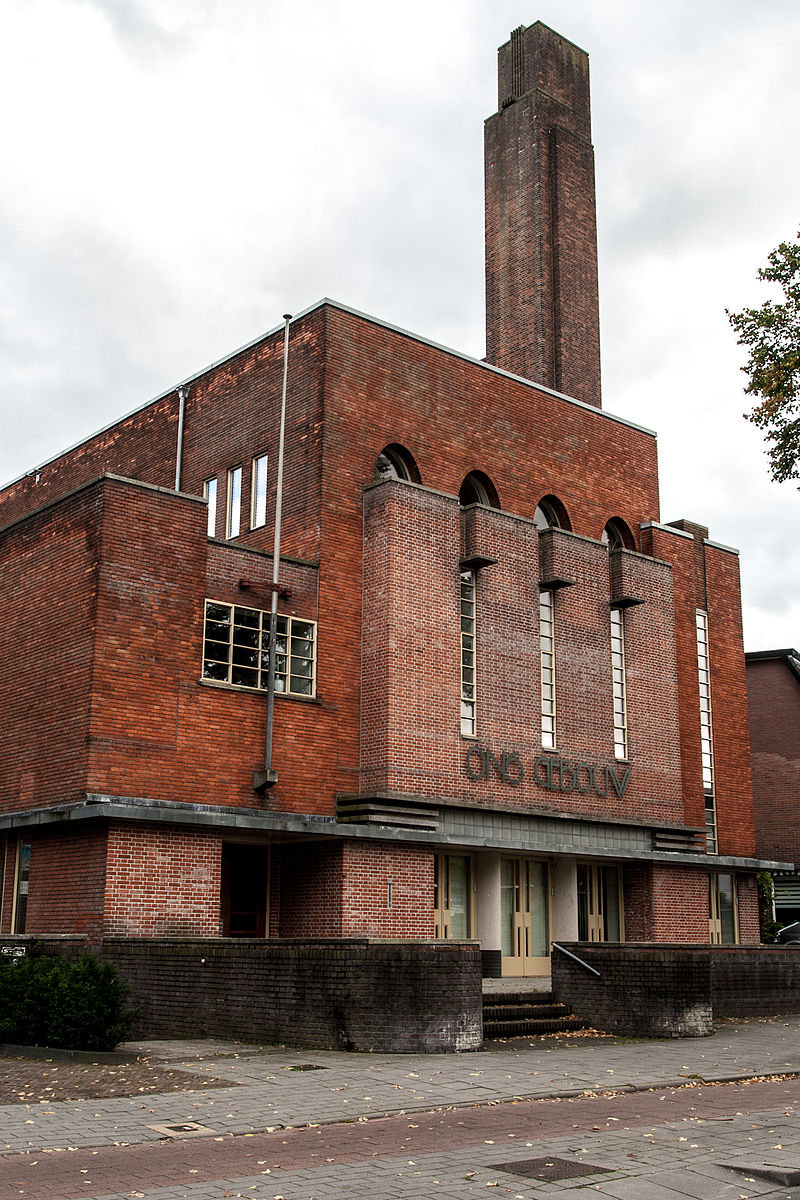 21 800px-Dudok_Badhuis_voorgevel.jpg