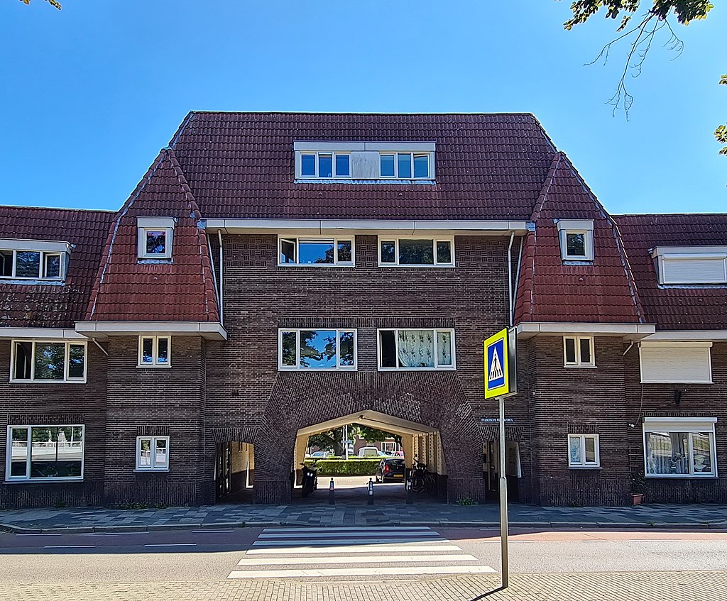 21_Maastricht,_F_Romanusweg,_poortgebouw.jpg