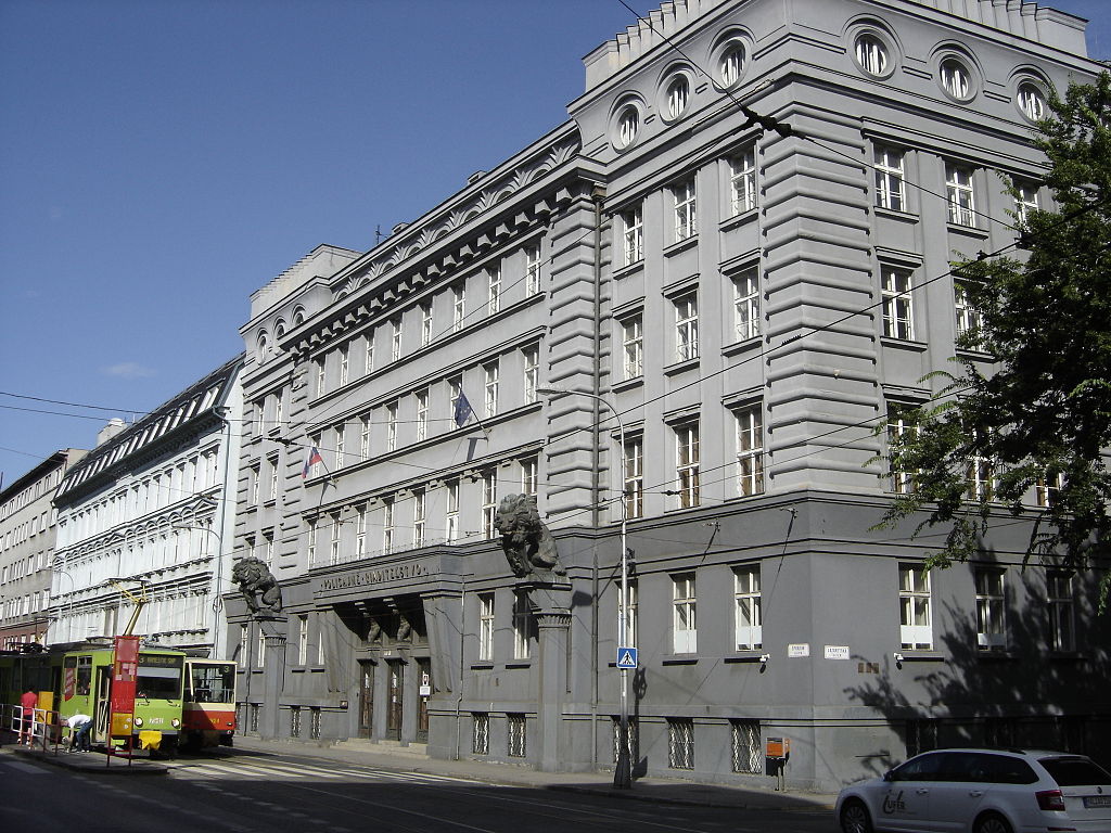 22 1024px-U_dvoch_levov.jpg