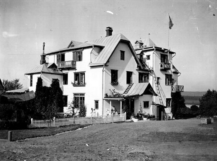 227.Главный дом (начало 1970-х).jpg