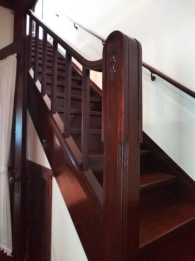 24яп800px-Stair_in_Toki-ke_house.jpg