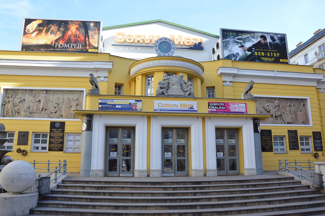 24 1280px-CorvinMozi.jpg