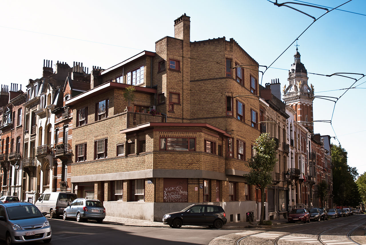 24 1280px-Immeuble_moderniste_2271-00210.jpg