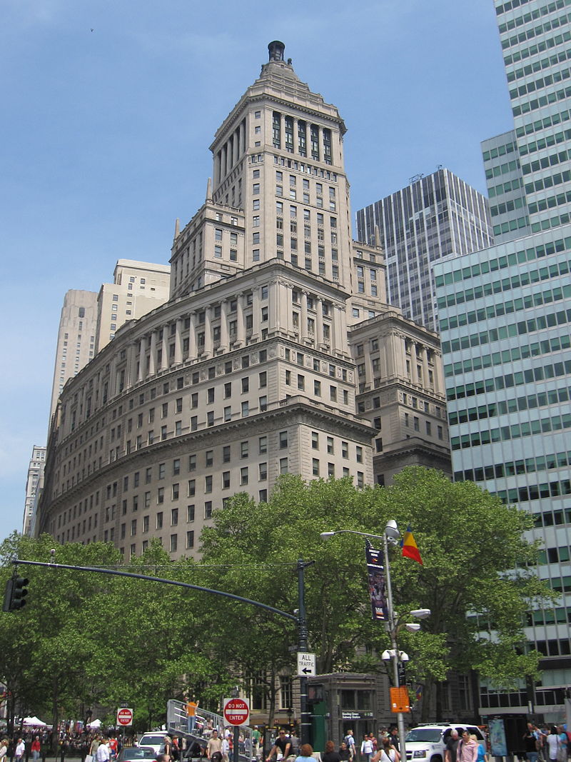 24 800px-26_Broadway_004.jpg