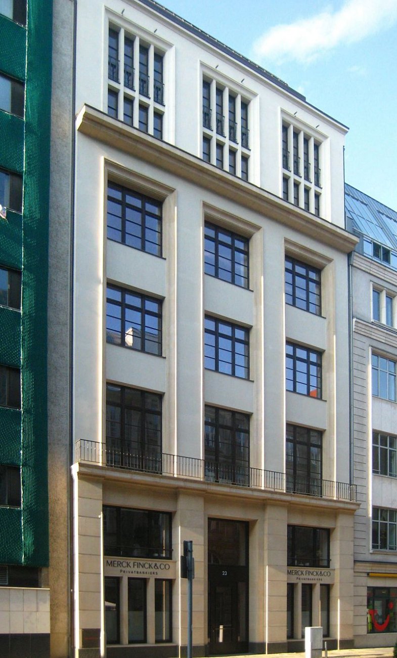 24 800px-Berlin,_Mitte,_Taubenstraße_23,_Bankhaus_Merck,_Fink_&_Co._01.jpg