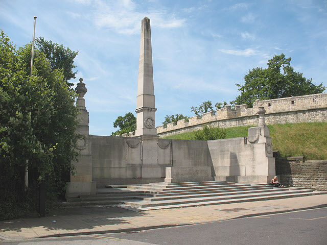 24 North_East_Railway_war_memorial,_York_-_geograph.org.uk_-_1413589.jpg