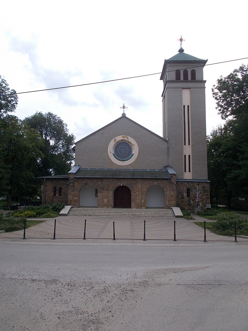 24Chiesa_del_Sacro_Cuore_di_Gesù,_2020_Göd.jpg