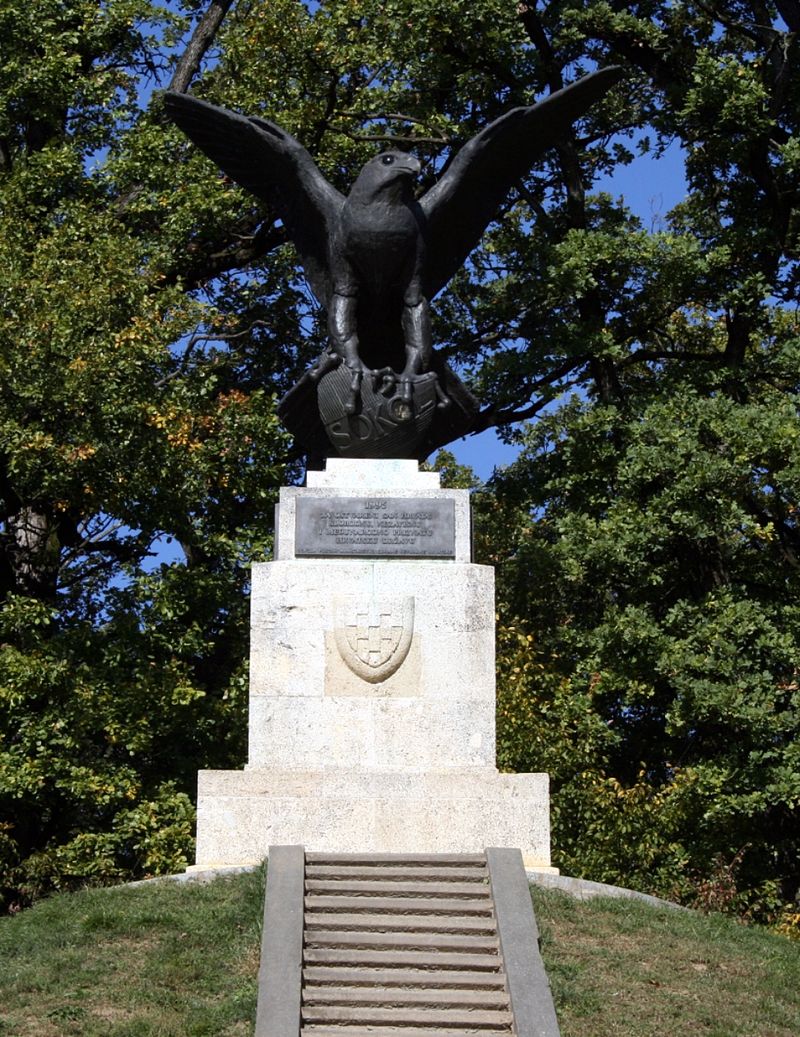 25 хор800px-Maksimir_Mogila_1007_1.jpg