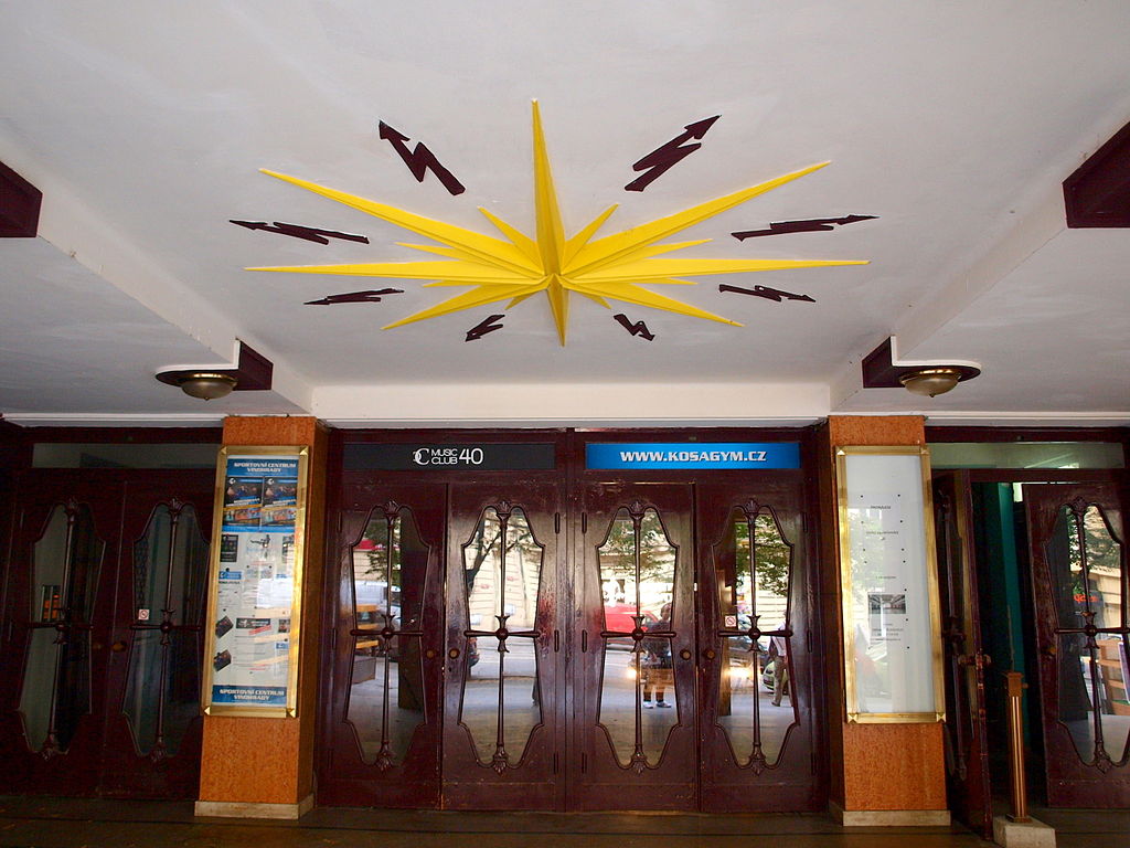 25 1024px-Radiopalác_Vinohradská_09.jpg