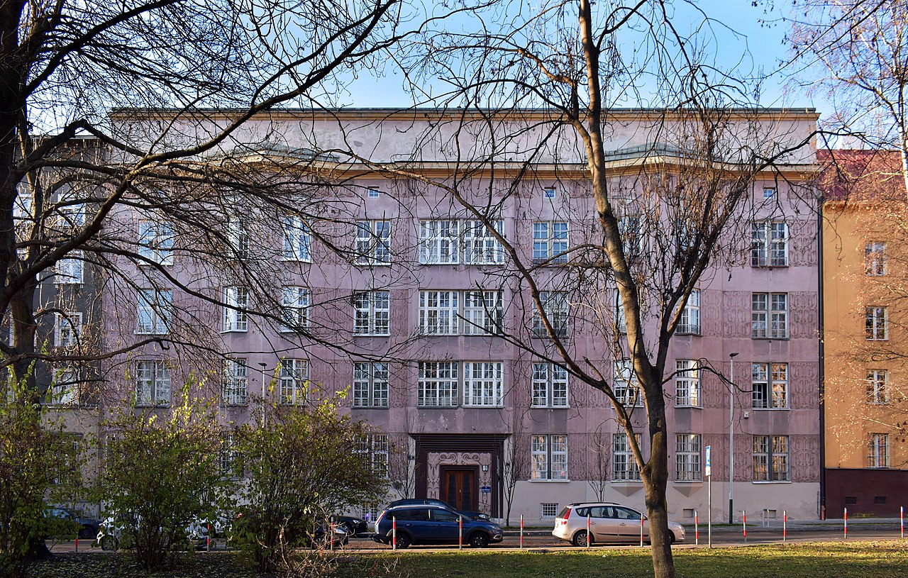 25 House_of_the_Jagiellonian_University_Professors,_1925_design._Ludwik_Wojtyczko,_.jpg