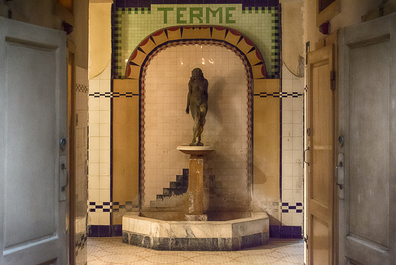 25Albergo_Diurno_Terme,_fontana.jpg