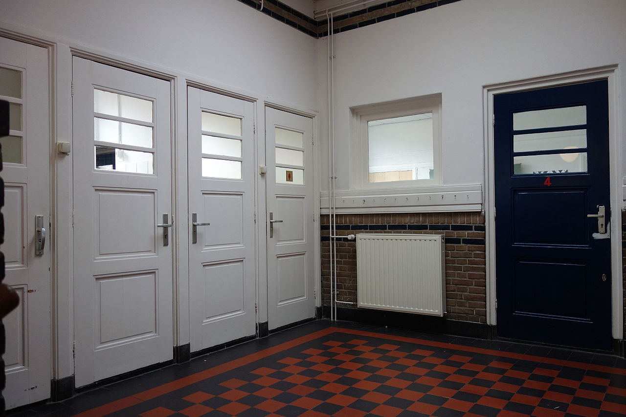 25WC's_verdieping_Pieterskerkhof_4A,_Leiden.JPG