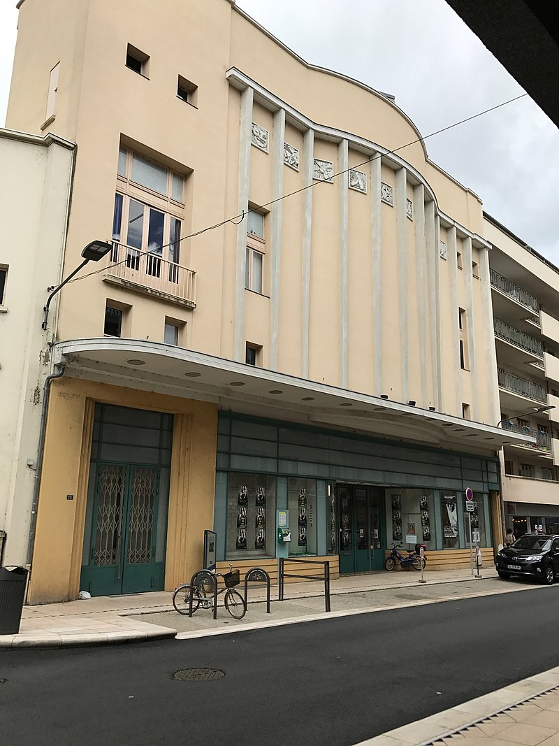 26 800px-Centre_culturel_Valéry-Larbaud_Vichy_2017-4.jpg