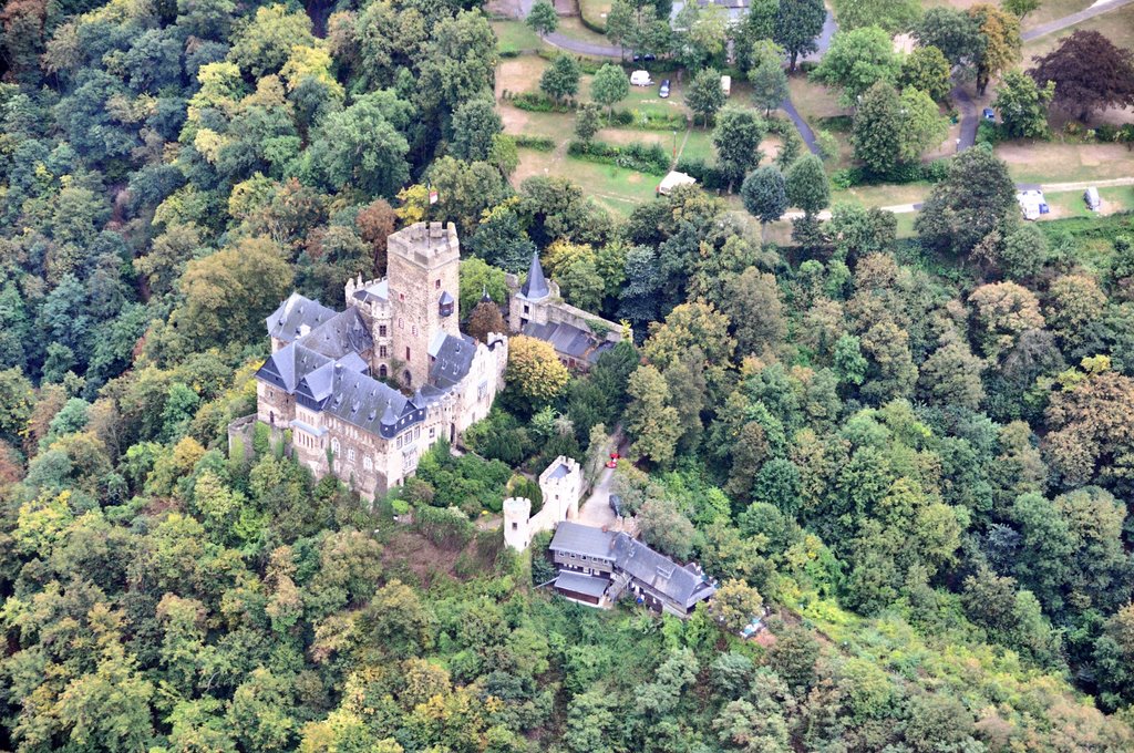 26597653-zamok-lanek-burg-lahneck.jpg