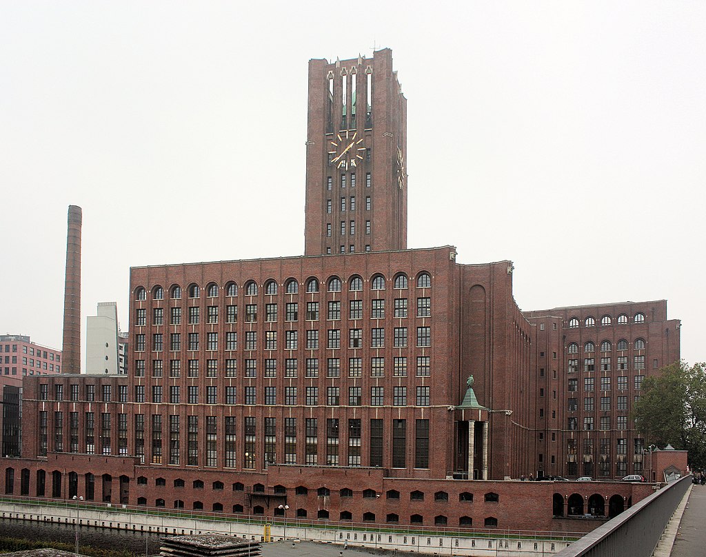 27 1024px-Berlin-Tempelhof,_Ullsteinhaus.jpg