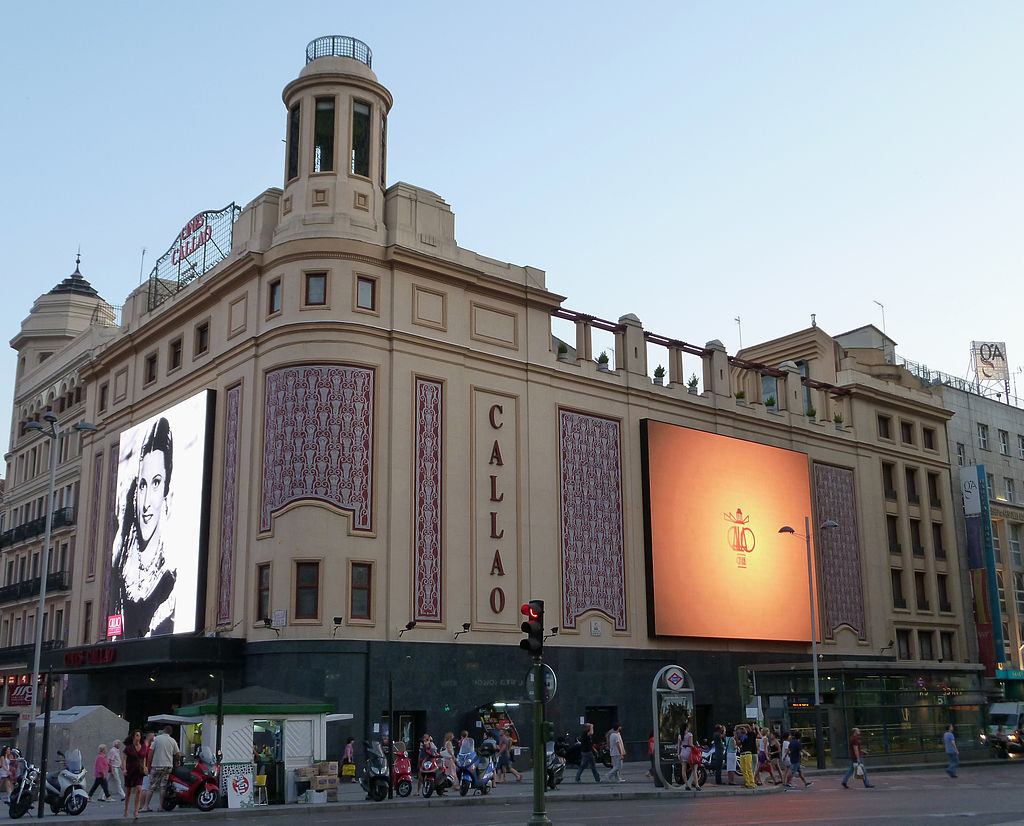 27 1024px-Cine_Callao_(Madrid)_02.jpg