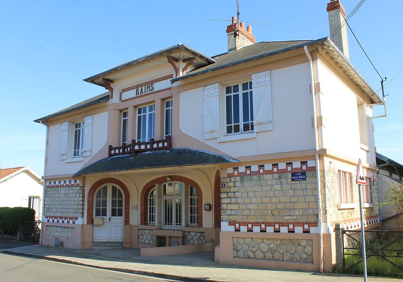 27 1280px-Caen_bains_douches_rue_Boca.jpg