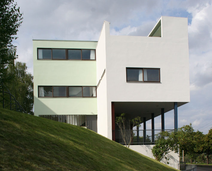 27Corbu_weissenhof_lores.jpg