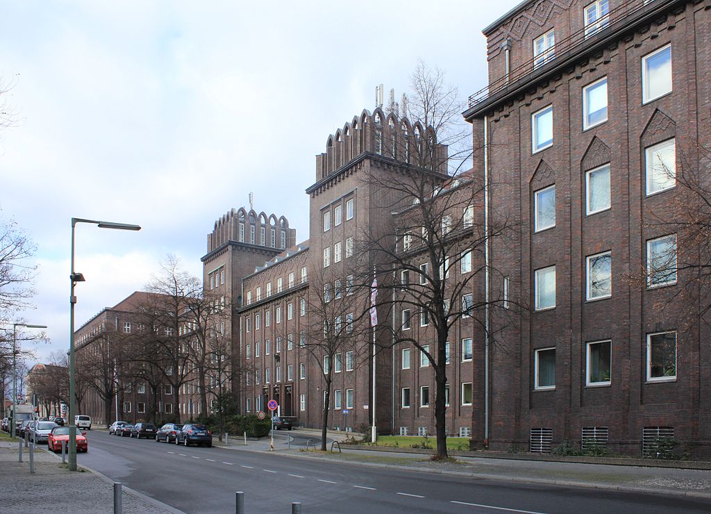 28 1024px-09055126_Berlin_Tempelhof,_Ringbahnstraße_126-134_0010.jpg