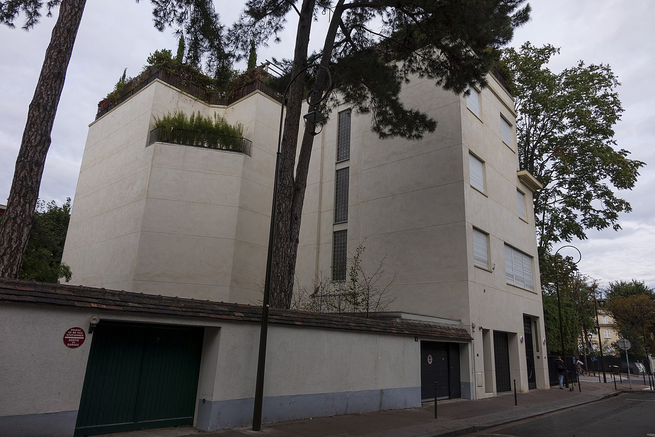 28 1280px-Boulogne_Maison_Dujarric_de_la_Riviere_1.jpg