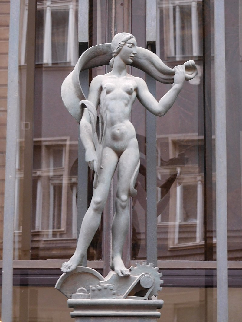 28 800px-Praha_Vinohrady_Slezska_9_socha_1.jpg