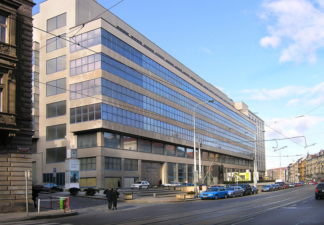 28-Praha_Veletržní_palác_jih.jpg
