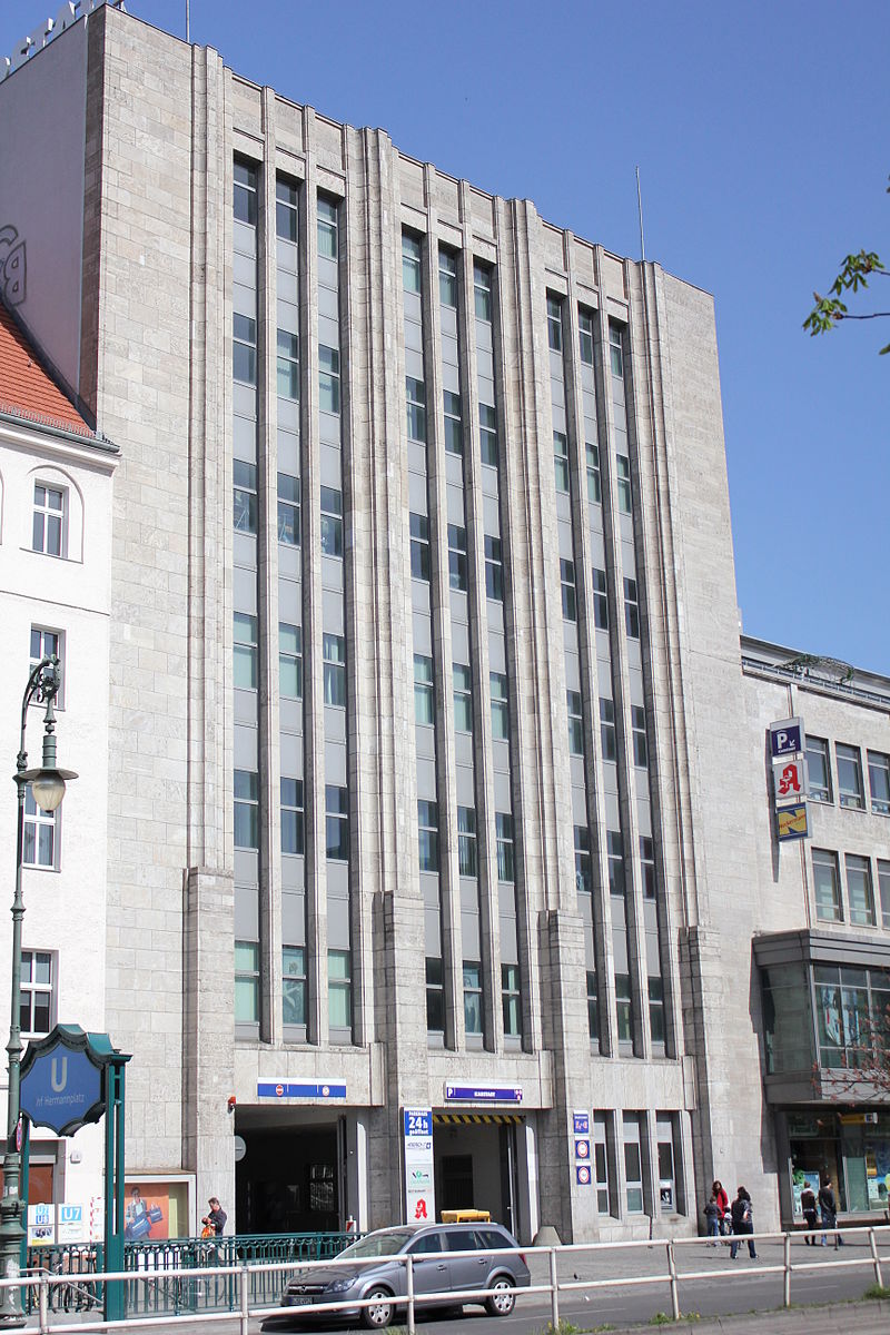 29Karstadt_am_Hermannplatz_(Department_Store).jpg