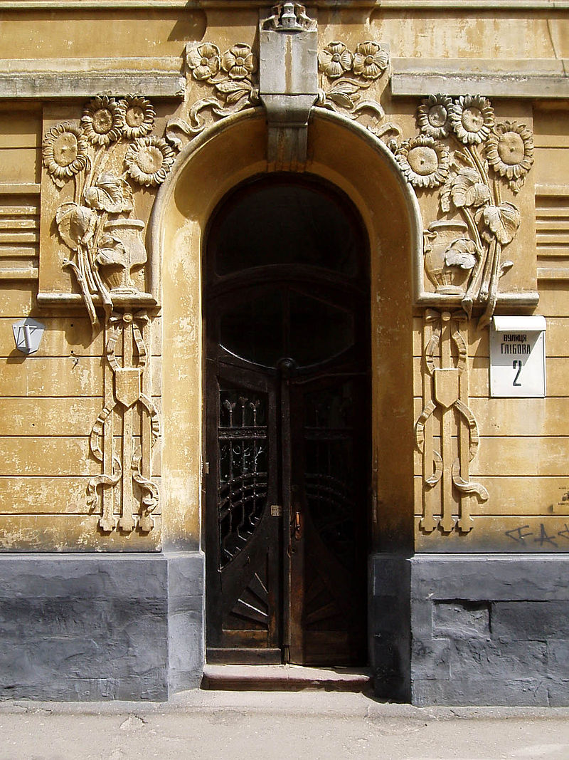 2_Hlibova_Street,_Lviv_(03).jpg