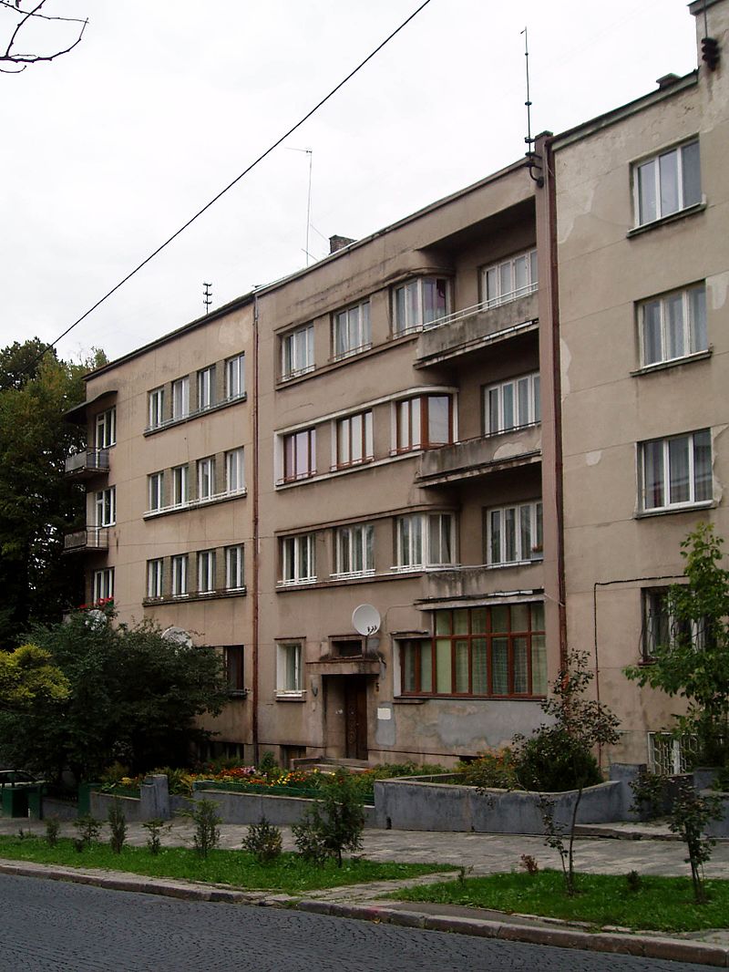 3-5_Heroiv_Maidanu_Street,_Lviv_(01).jpg