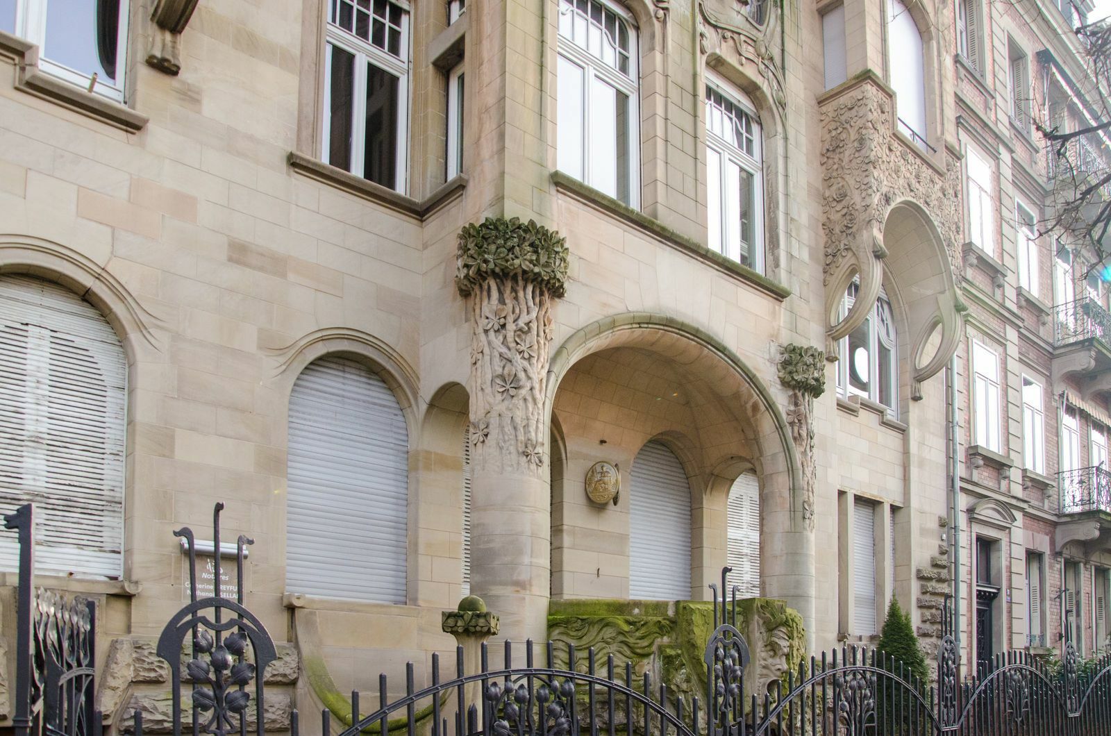 3 L'Hôtel_Cromer_-_Cour_(34739792315).jpg