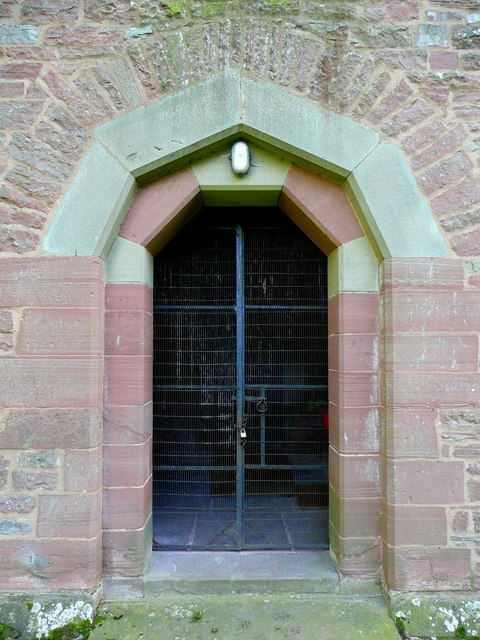 3 St._Edward_the_Confessor's_church,_doorway_-_geograph.org.uk_-_990157.jpg