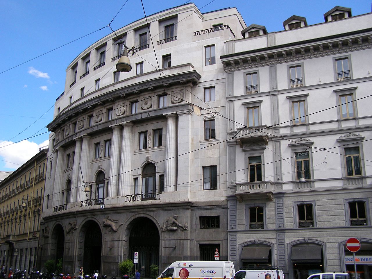 30-Milano_Via_Santa_Margherita_kamienica.jpg