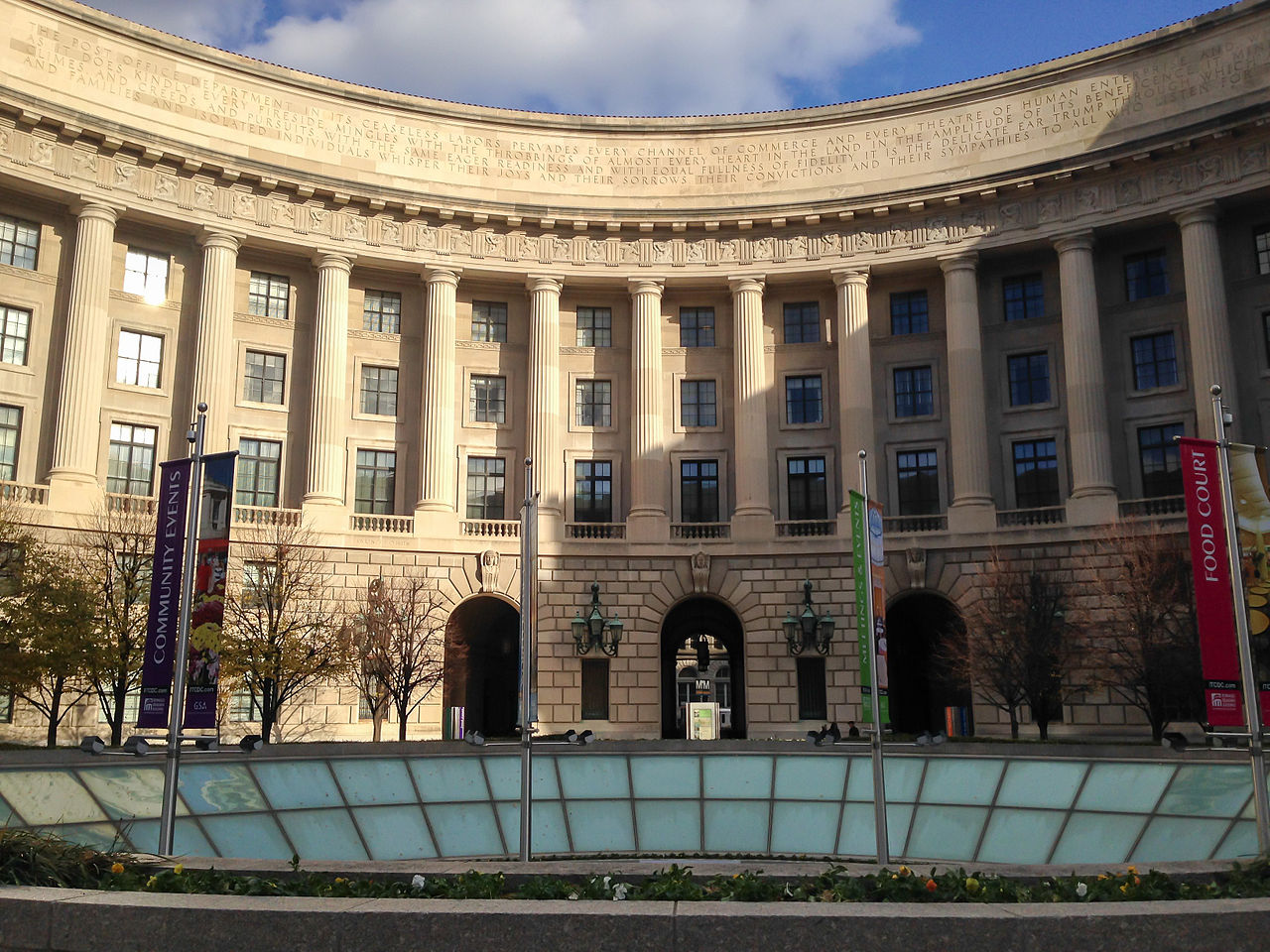 30-t William_Jefferson_Clinton_Federal_Building.jpg