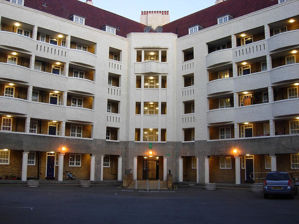 31 англ 1024px-Levita_House,_Ossulston_Estate.jpg
